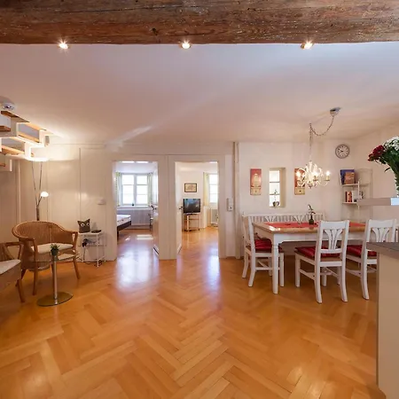 Hensler Apartament *